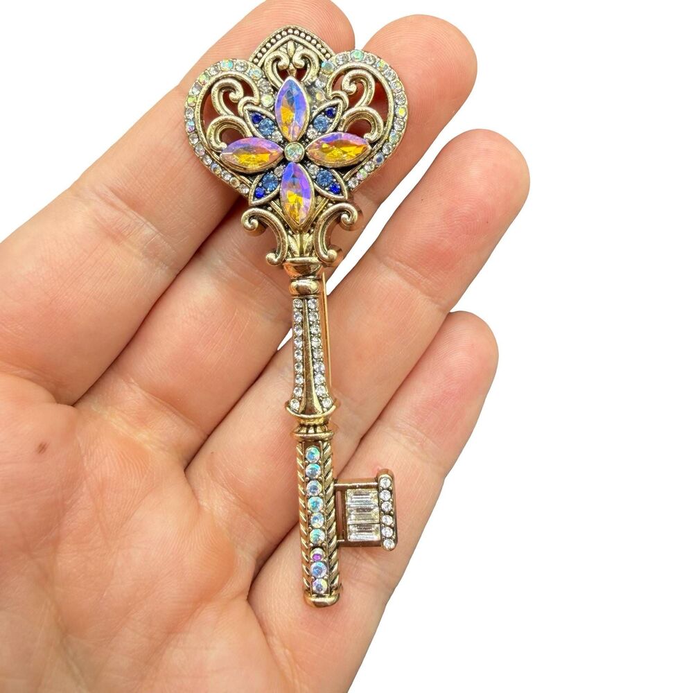 Vintage Jewelry Gorgeous Skeleton Key Brooch Fancy Key Pin